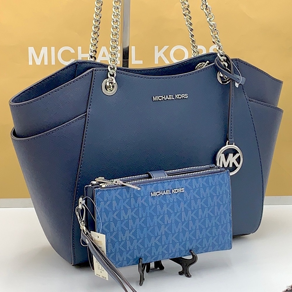 MICHAEL KORS LARGE CHAIN SHOULDER TOTE NAVY & LG DOUBLE ZIP WRISTLET DK … - Picture 1 of 16